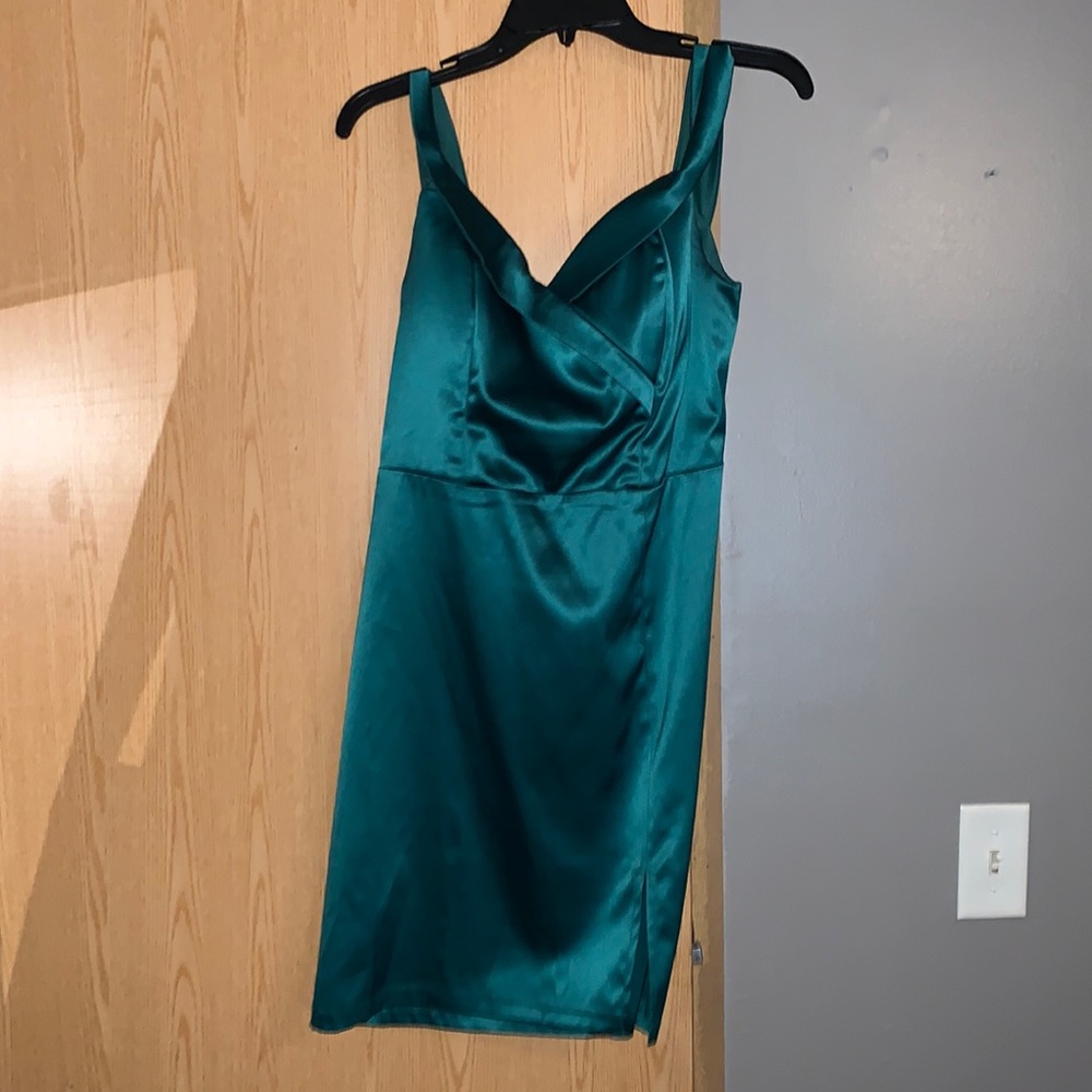 Elegant formal dress for a school formal. Only worn once